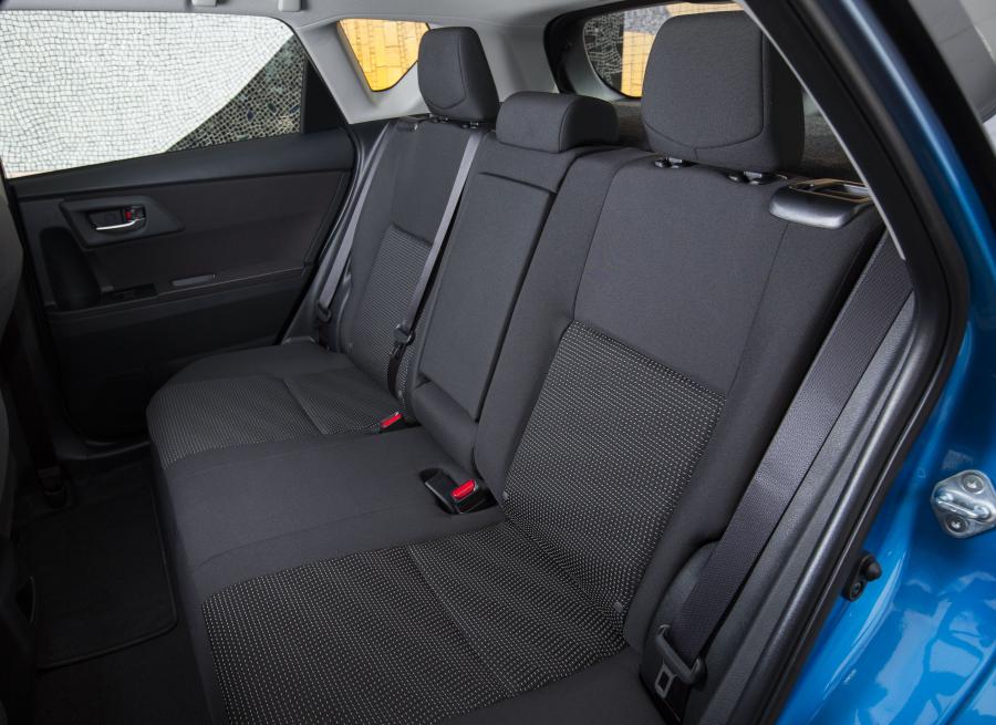 Интерьер Scion iM 2015 года  (фото 12 из 48)